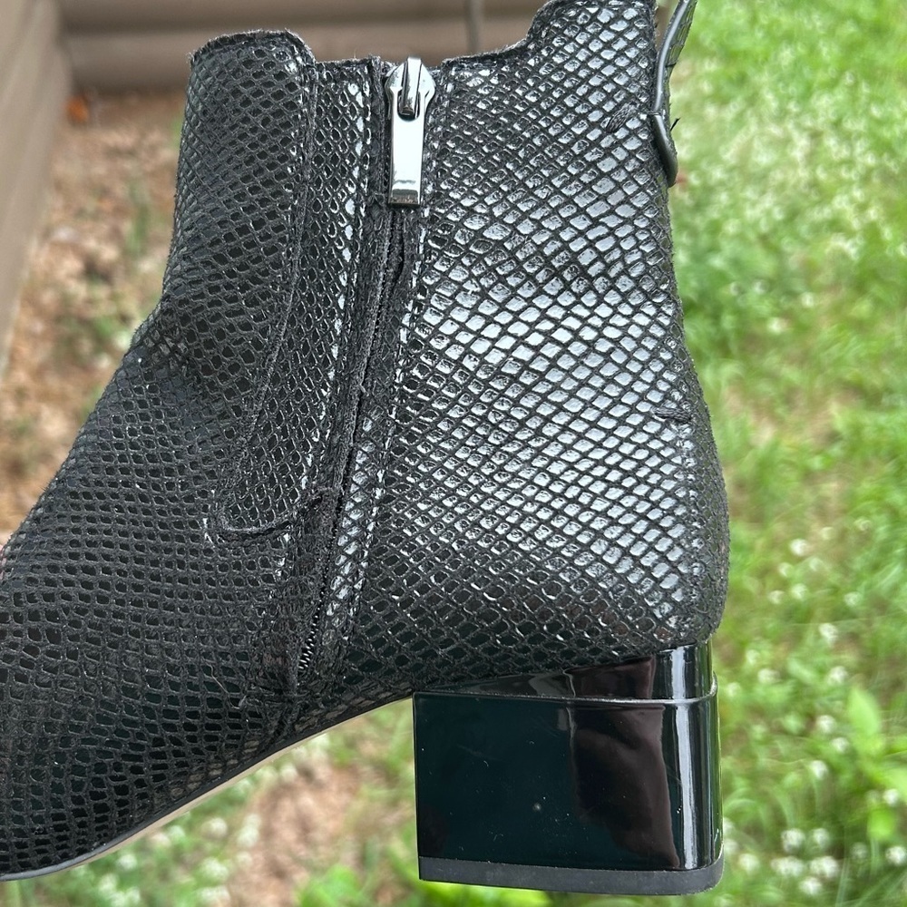 Franco Sarto Waxton Black Snake Print Ankle Boots Size 8.5 - Picture 6 of 12